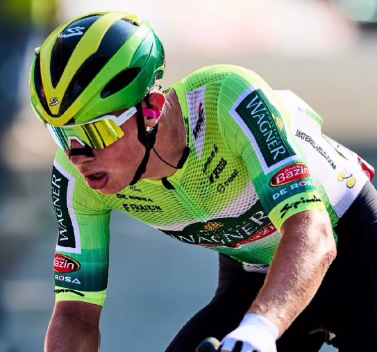 Serious Accident of Leander Van Hautegem in Koppenberg: Gravel Cyclist Rescued After Hard Fall Serious Accident of Leander Van Hautegem in Koppenberg: Gravel Cyclist Rescued After Hard Fall