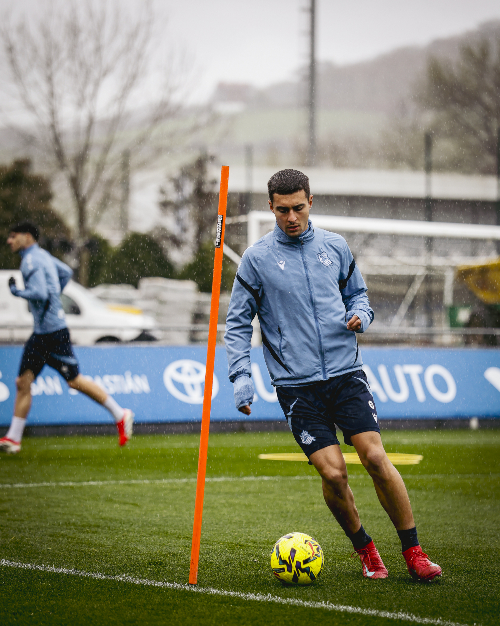 Surprise in Anoeta! Real Sociedad travels to Madrid with key casualties and an unexpected return