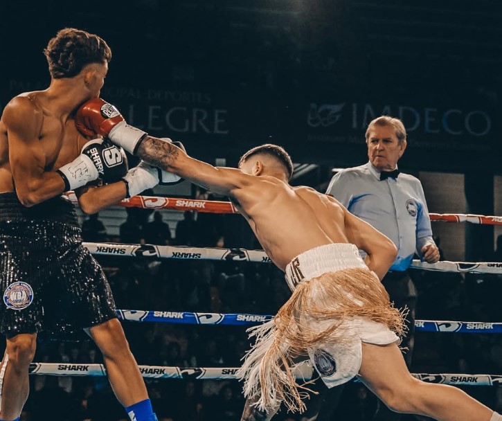 Rafa Lozano Jr. da el salto al profesionalismo con victoria en su debut Rafa Lozano Jr. da el salto al profesionalismo con victoria en su debut