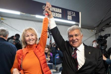 Joan Laporta celebrates the fervor of Barça members after the voting day