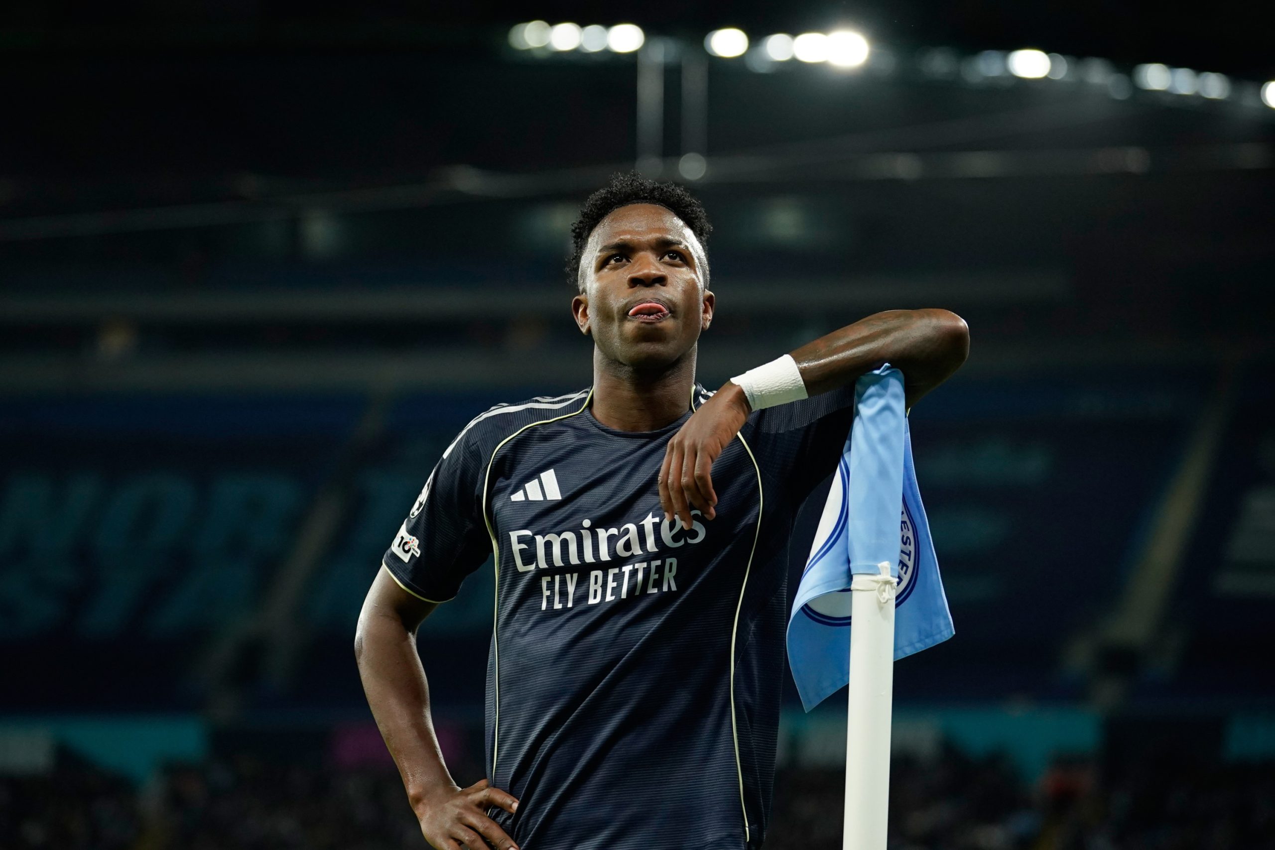 Real Madrid advances to the quarterfinals thanks to Valverde's heroic hat-trick and a key red card