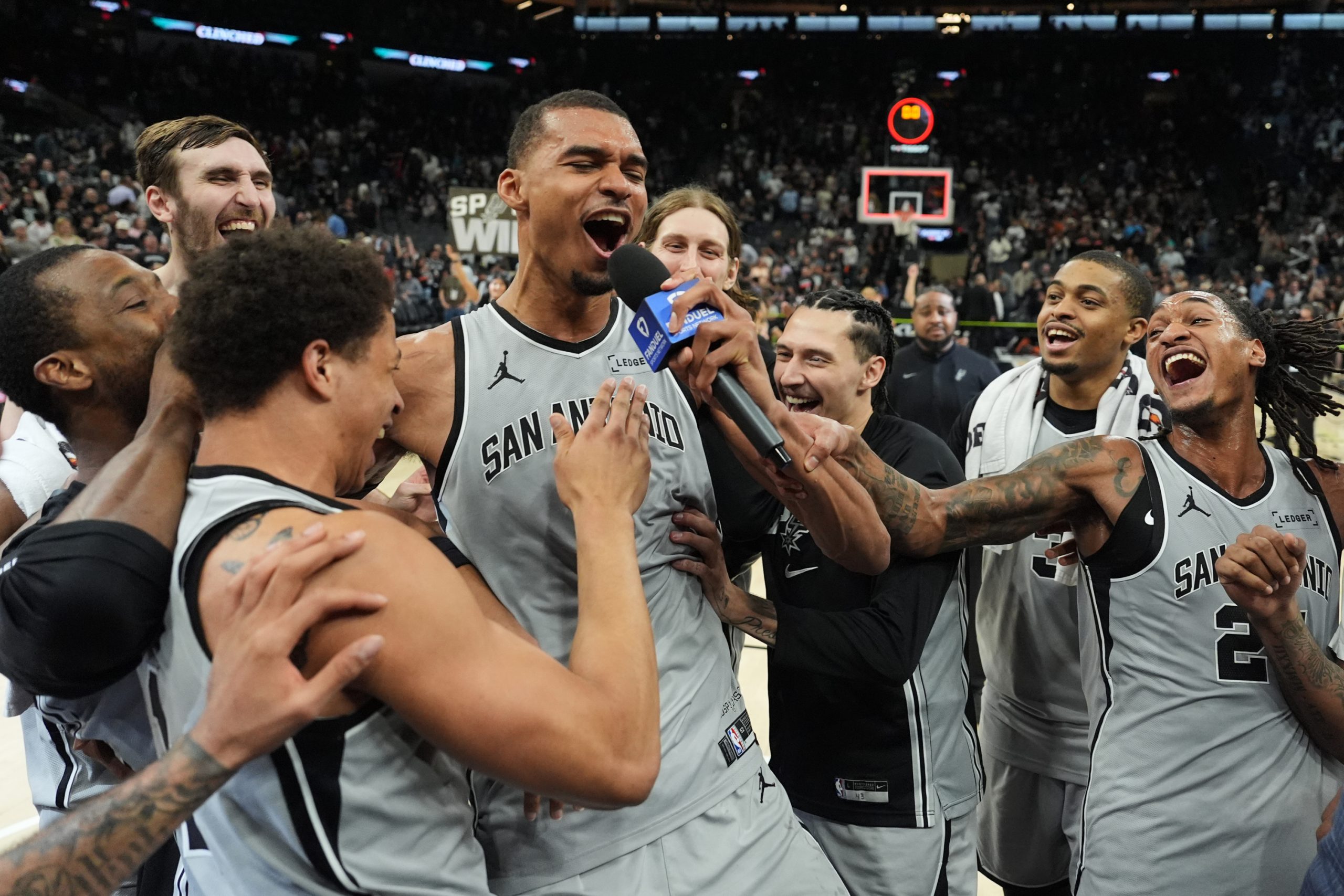Wembanyama brilla y los Spurs siguen en la lucha por el liderato Wembanyama brilla y los Spurs siguen en la lucha por el liderato