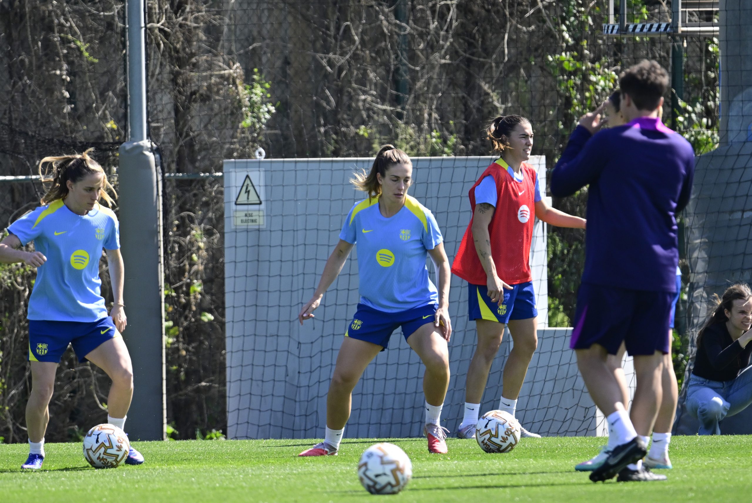 Barça shields itself against the 'Tsunami' of Classics: a crucial test against Athletic before the white onslaught