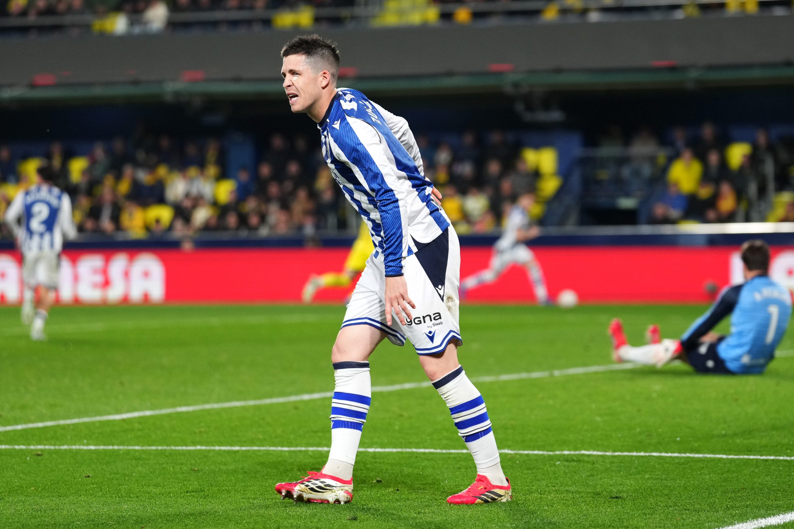 ¡Drama en La Cerámica! Zubeldia se retira lesionado y enciende las alarmas en la Real Sociedad ¡Drama en La Cerámica! Zubeldia se retira lesionado y enciende las alarmas en la Real Sociedad