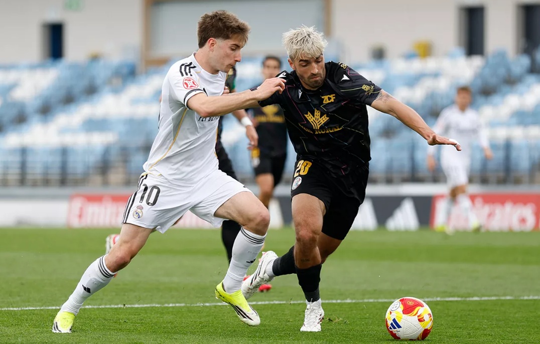 El Castilla se deja remontar un 2-0 ante el Zamora en un final de infarto y sale del playoff El Castilla se deja remontar un 2-0 ante el Zamora en un final de infarto y sale del playoff