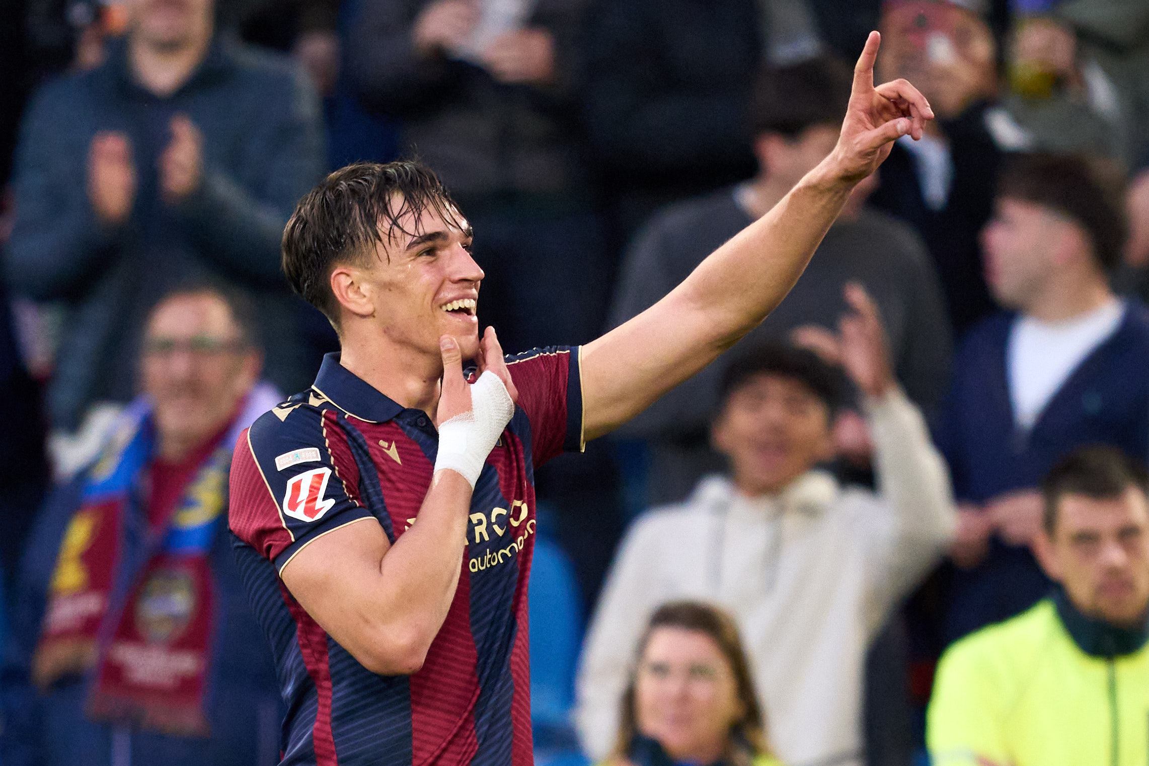 Rising star in the Ciutat! Carlos Espí breaks records and makes history in Levante