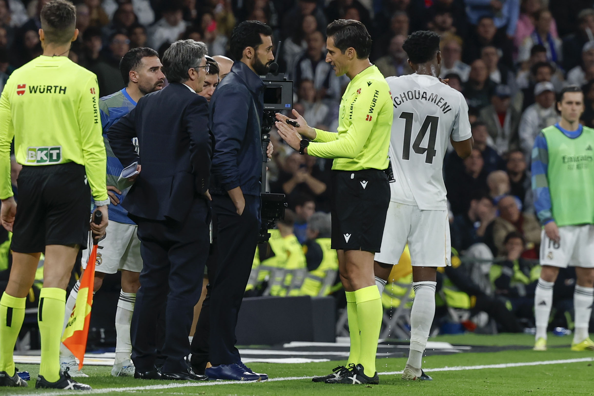 Controversy in the Classic: Valverde's Expulsion and Arbeloa's Reaction