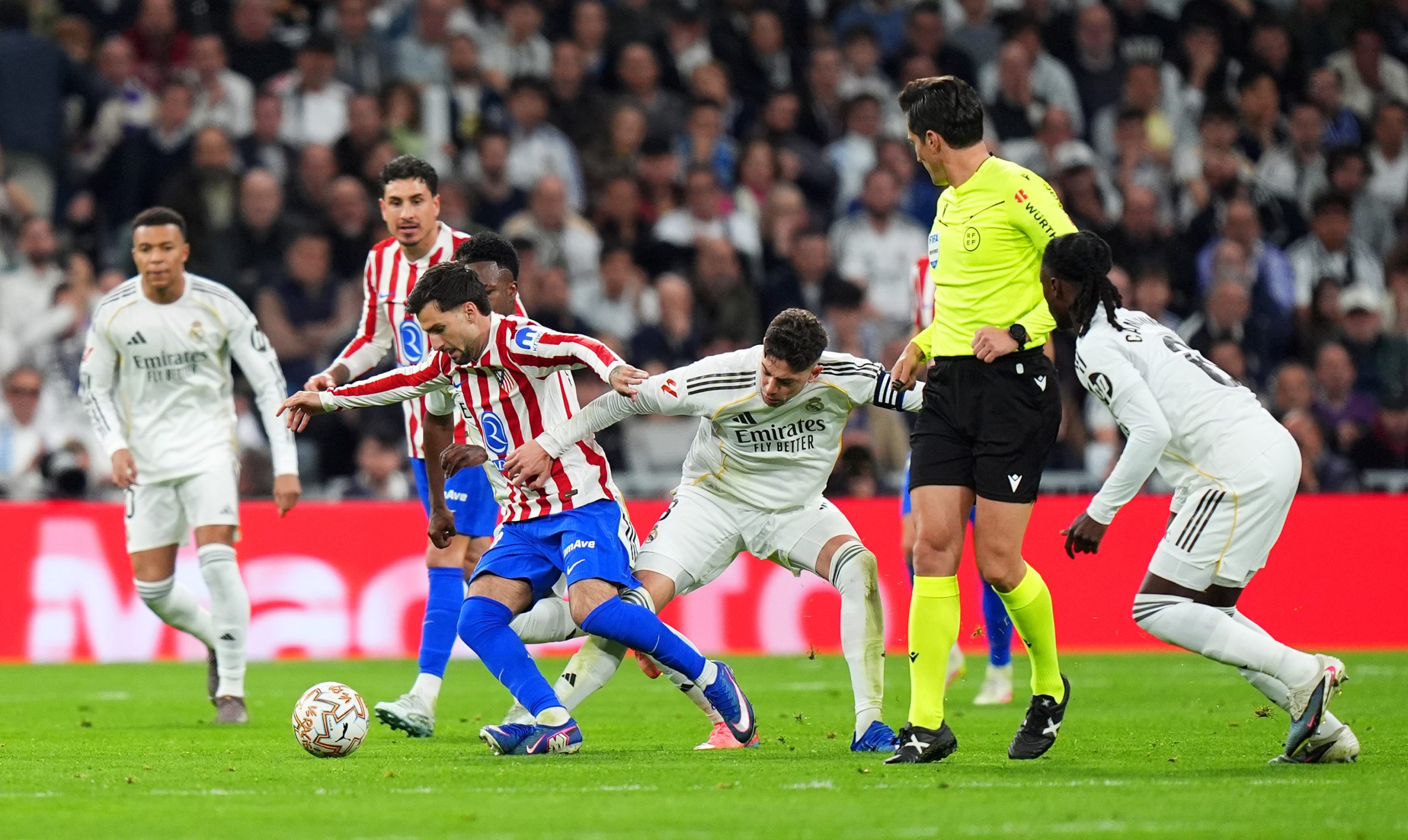 Controversy at the Bernabéu! Valverde, sent off: Fair referee decision?