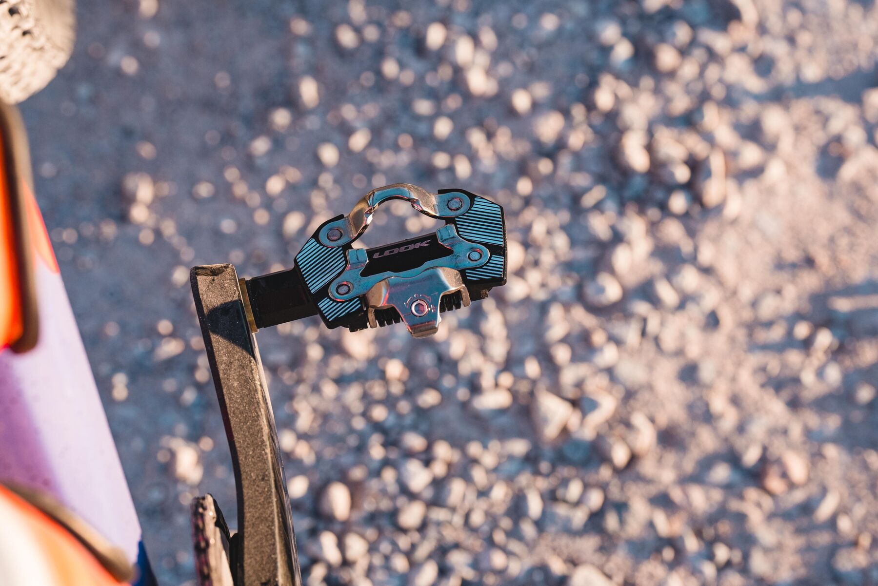 Look Revolutionizes Gravel: Single-Sided Pedals, Lighter and Gripper!