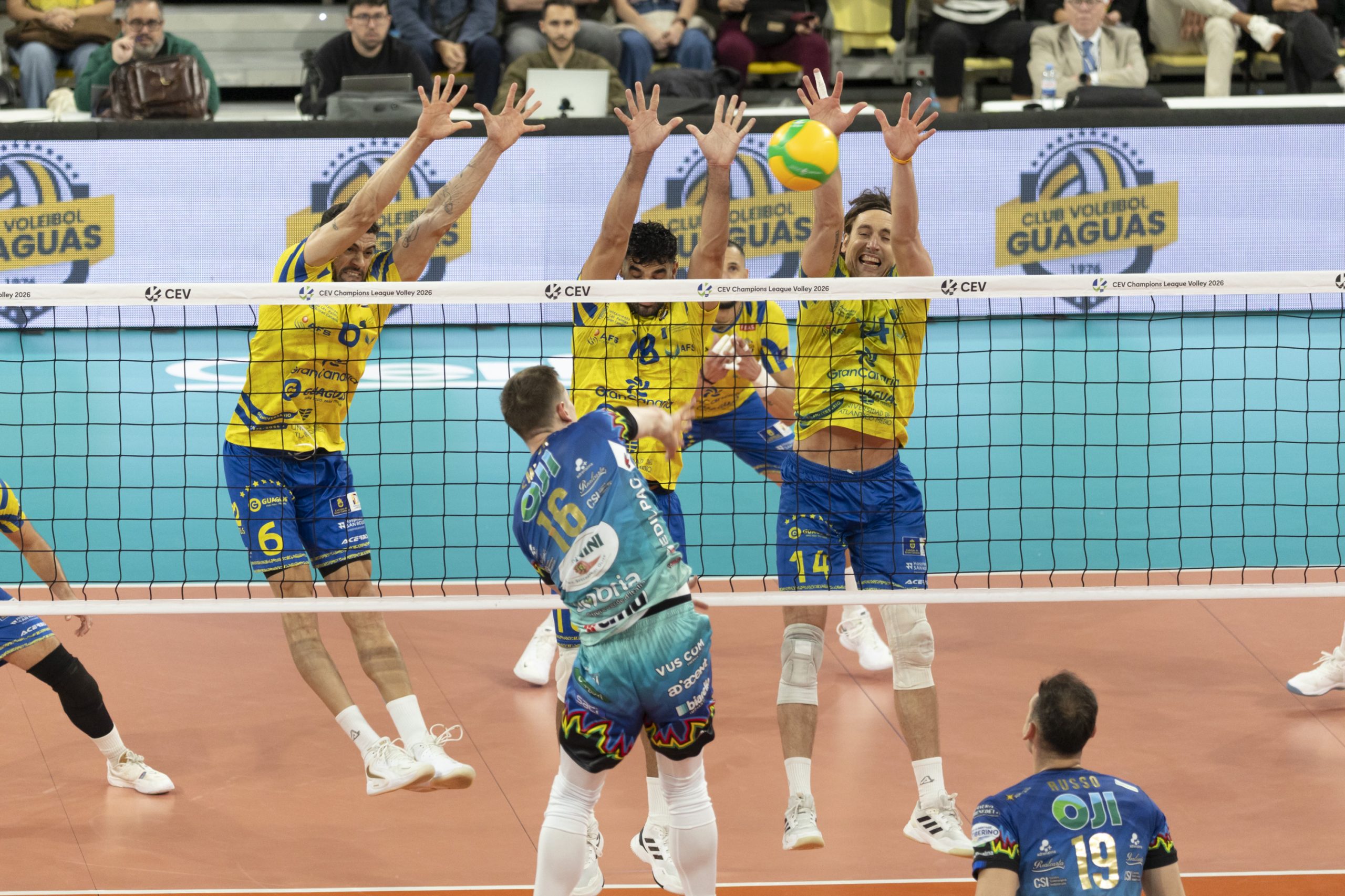 El Guaguas lucha hasta el final, pero cae ante el gigante Perugia en la Liga de Campeones El Guaguas lucha hasta el final, pero cae ante el gigante Perugia en la Liga de Campeones