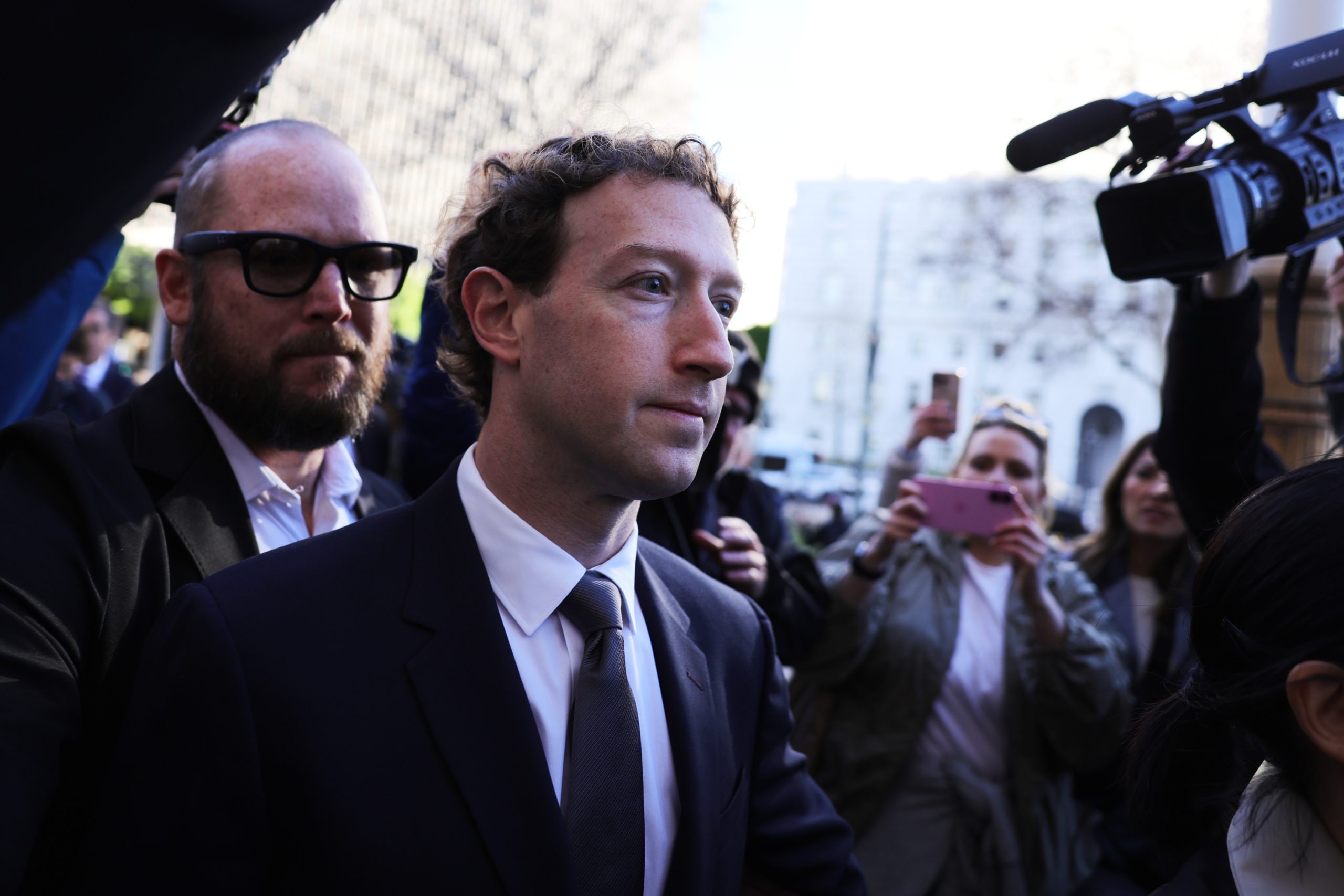 ¡Redes Sociales Bajo la Lupa! Juicio Histórico en Los Ángeles Sentencia a Meta y YouTube por Daños a Menores