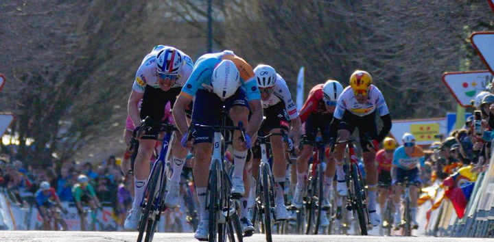 La Volta a Catalunya 2026: Una Montaña Rusa de Emociones en su Quinta Etapa La Volta a Catalunya 2026: Una Montaña Rusa de Emociones en su Quinta Etapa