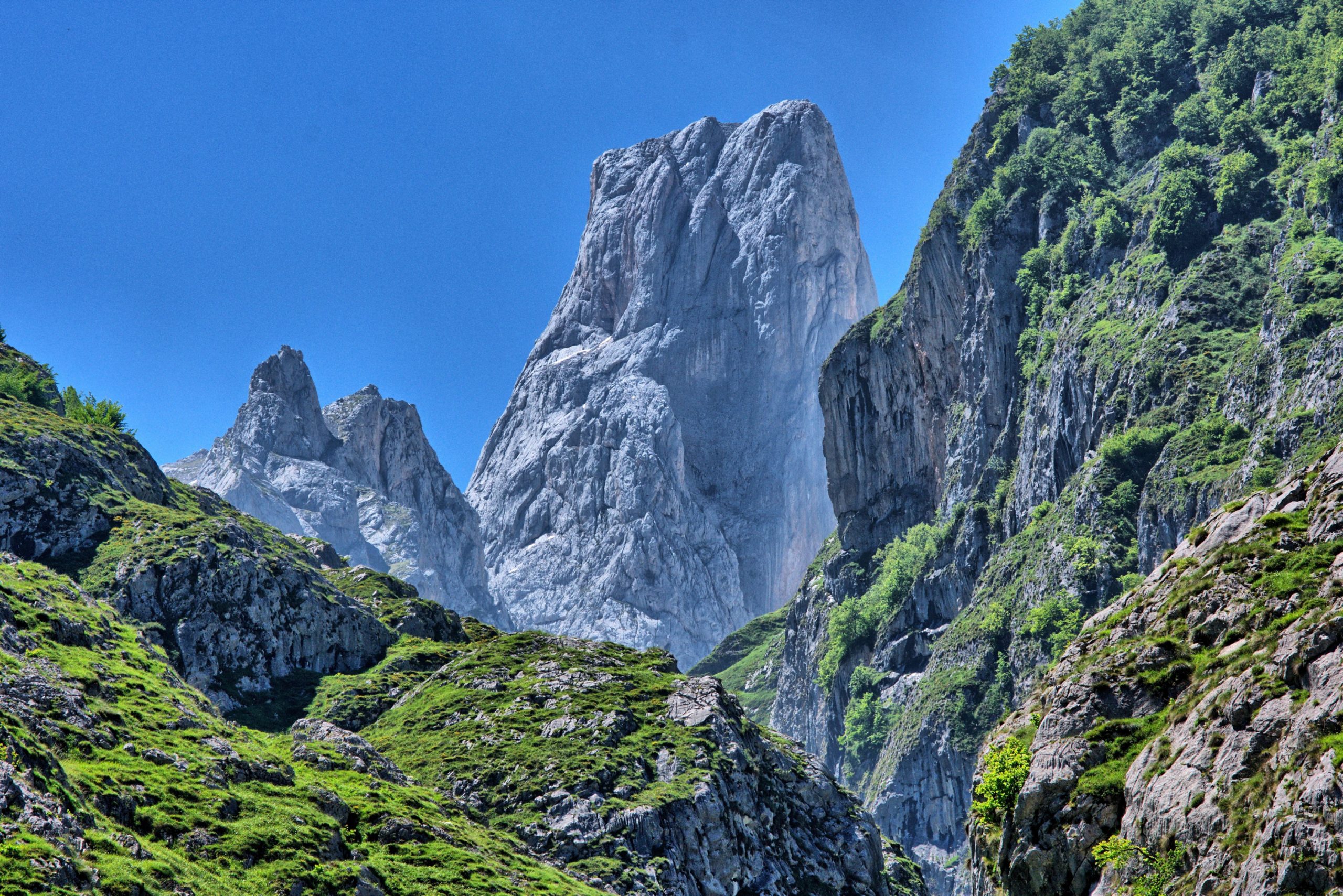 Picos de Europa: The Surprising Seismic Calm of a Geological Giant