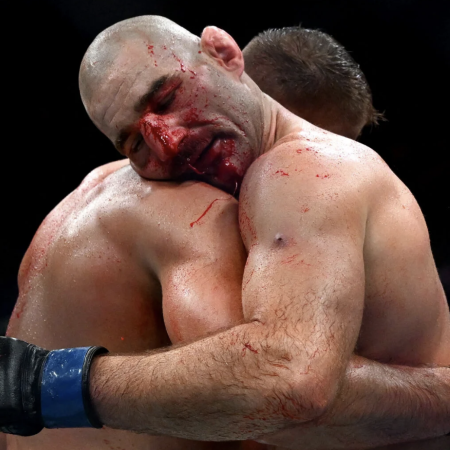 Strickland Desata Furia: Amenaza con Pistola a Chimaev y Cuestiona a Dana White