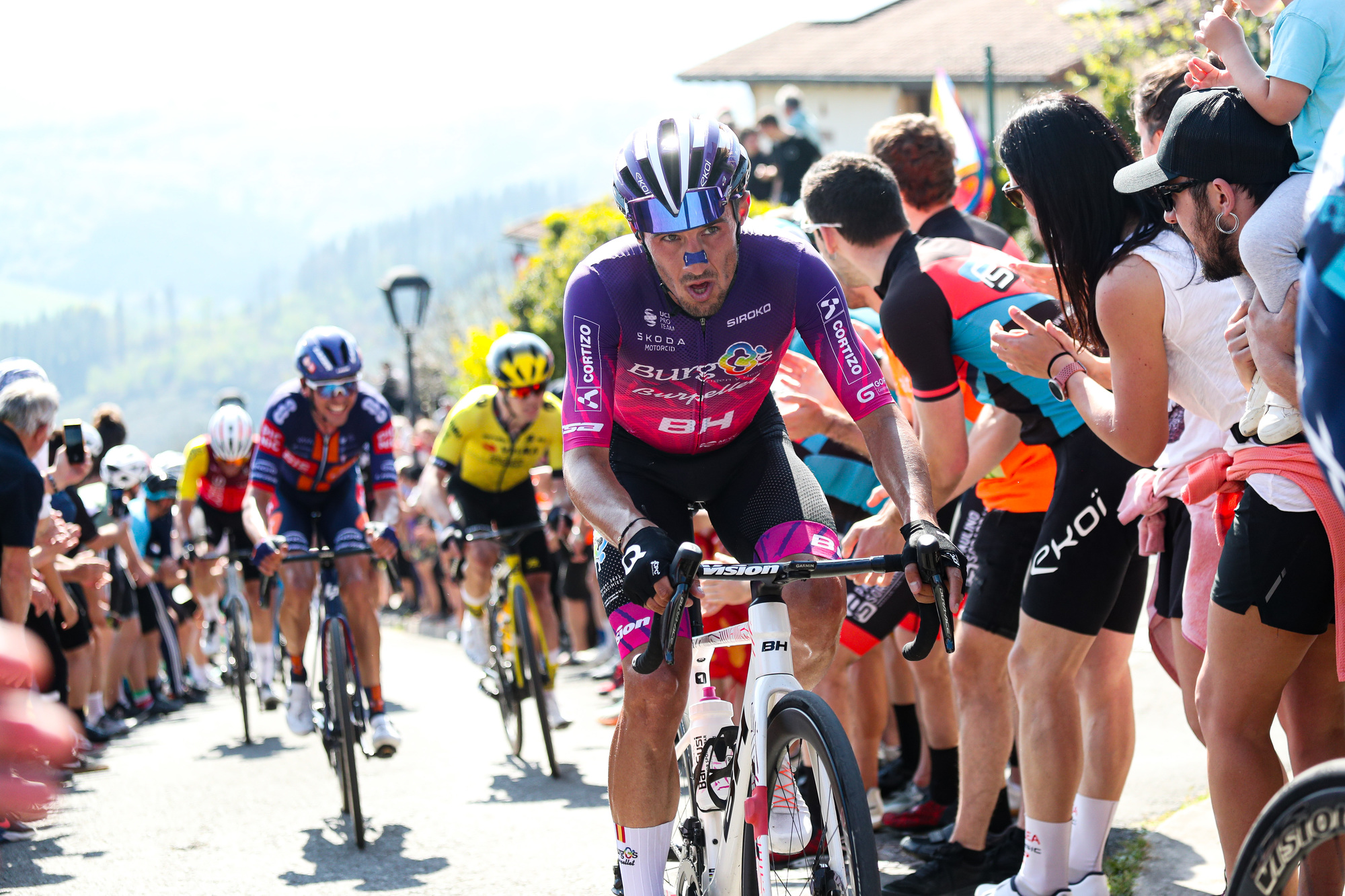 Itzulia Basque Country 2026 starts: The battle for the yellow jersey in the Basque Country
