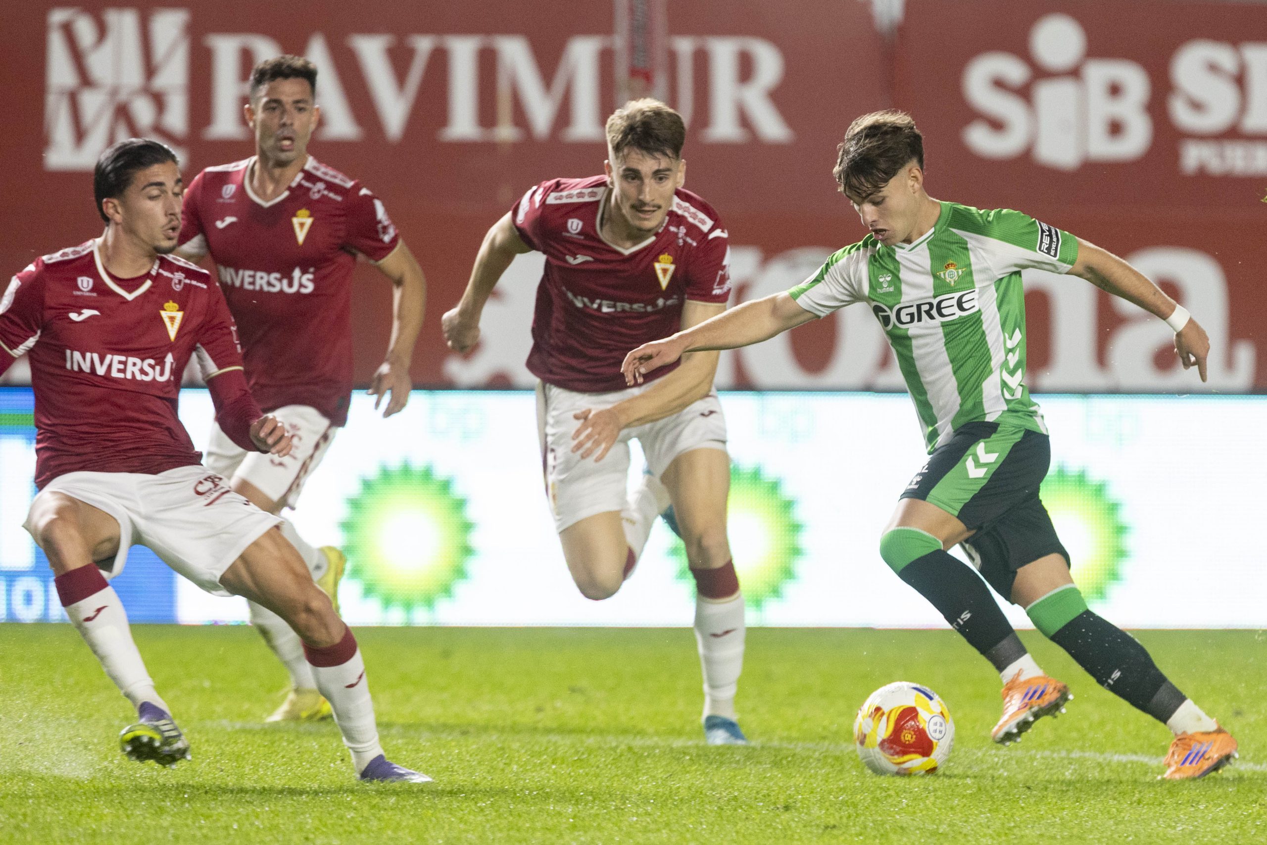 El Desafío del Real Murcia: Vital Encuentro ante el Europa en Busca de la Permanencia