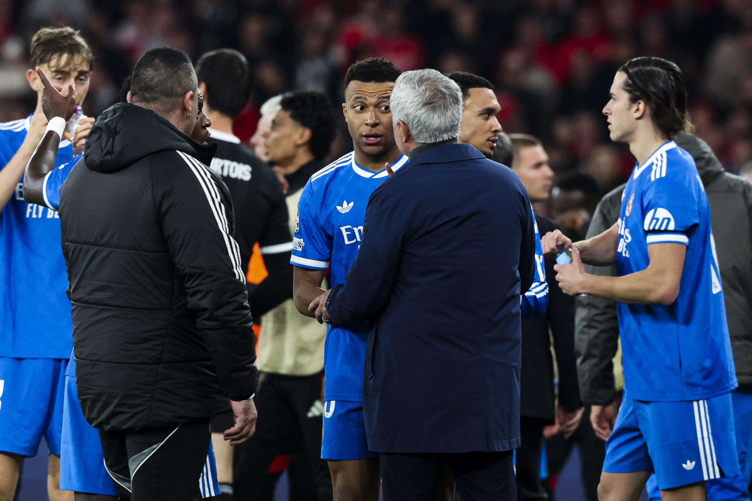 ¿Mourinho y Mbappé Juntos en el Bernabéu? El 'Like' que Sacude el Fútbol Español ¿Mourinho y Mbappé Juntos en el Bernabéu? El 'Like' que Sacude el Fútbol Español