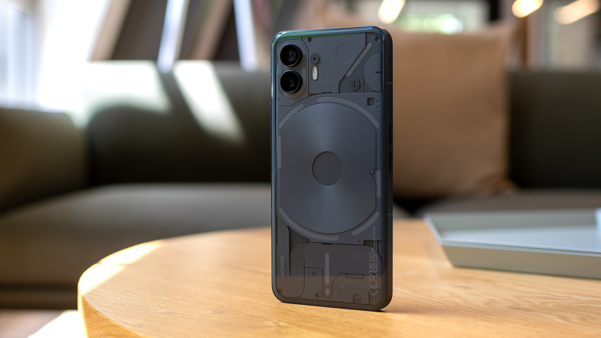 The Nothing Phone (2) Challenges the Market: Surprising Performance for Less than 320 Euros