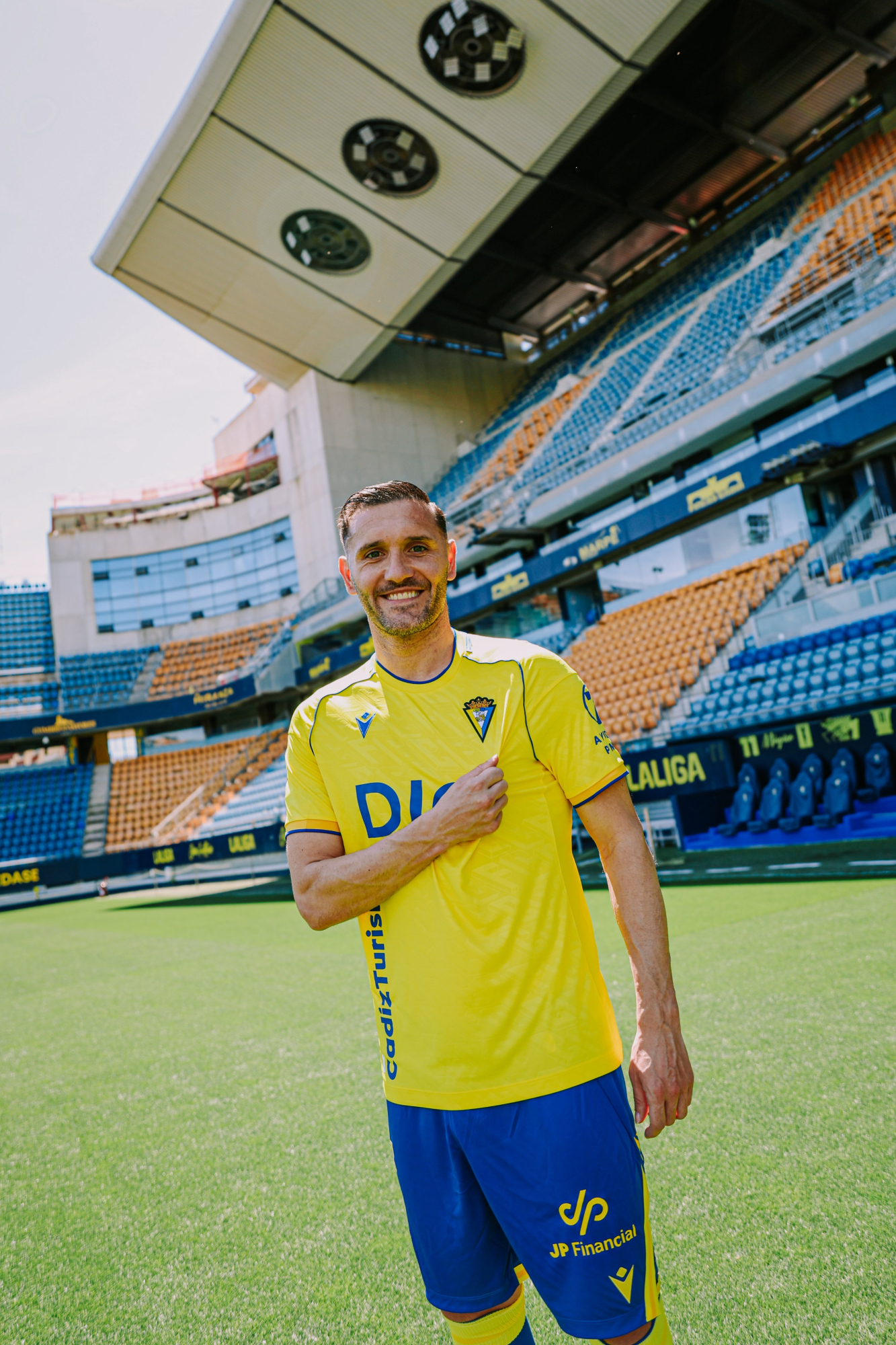 Lucas Pérez Returns to Cádiz: The War Cry of the '7' to Save the Team