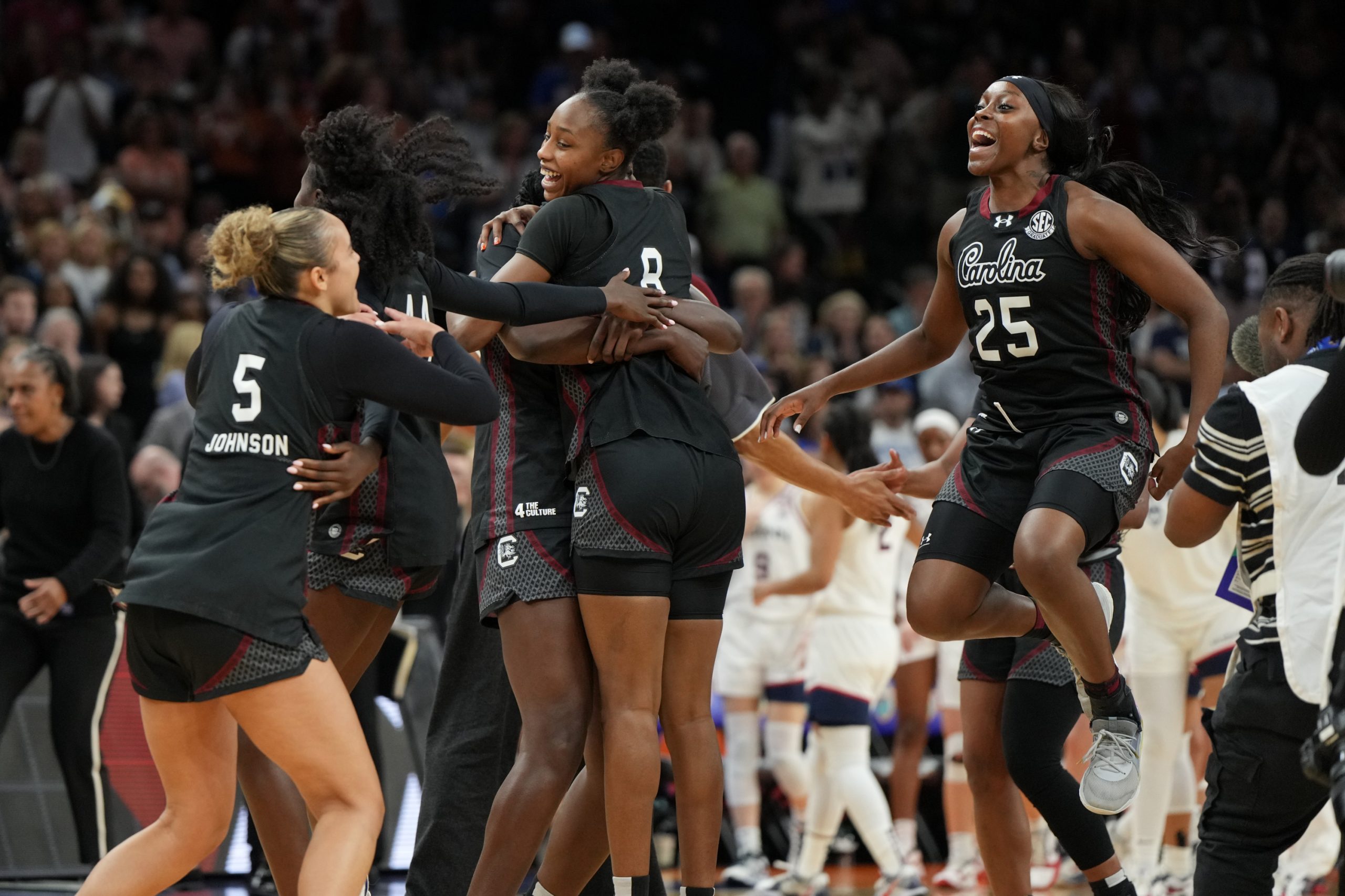 Surprise in the NCAA! Gamecocks and Bruins meet in an unprecedented final after knocking down the favorites