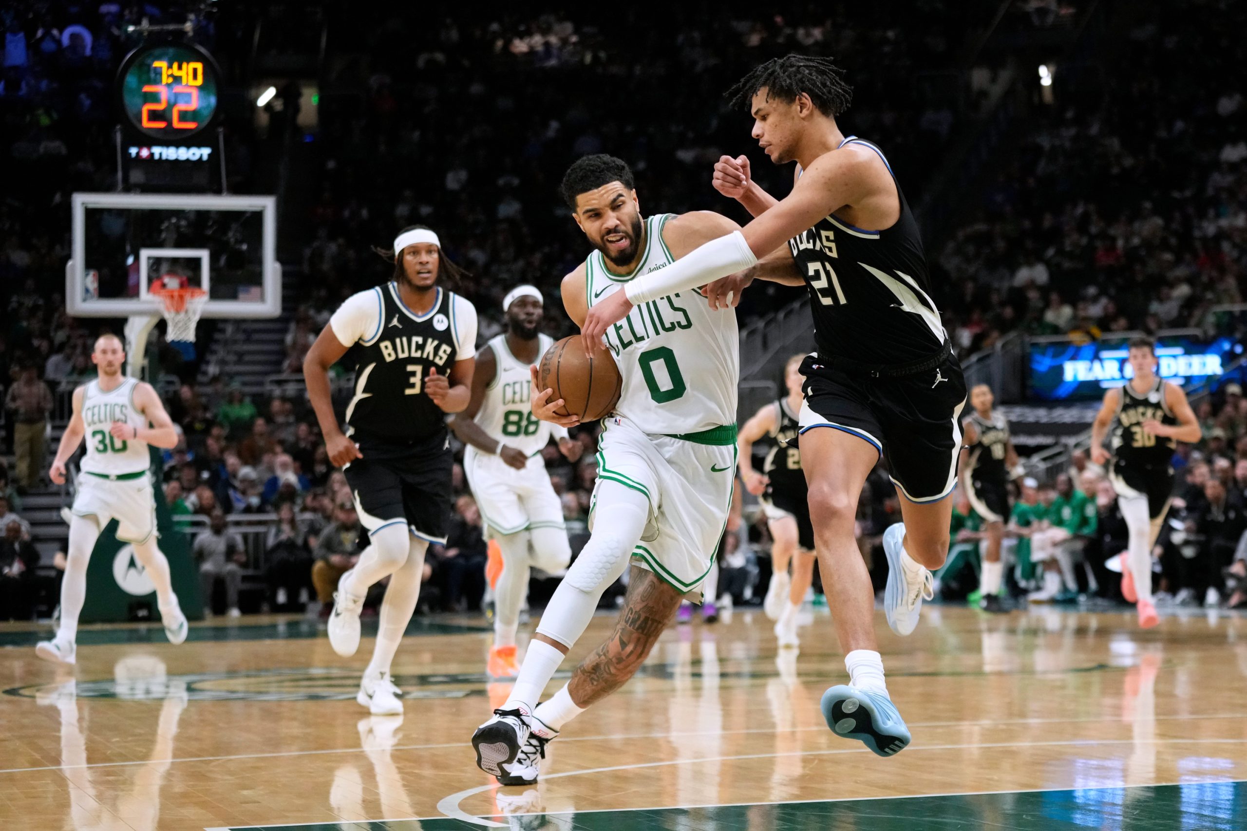 Historic Flagg, Celtics and Knicks Unstoppable: The NBA Vibrates with Night of Stars and Fight for the Playoffs