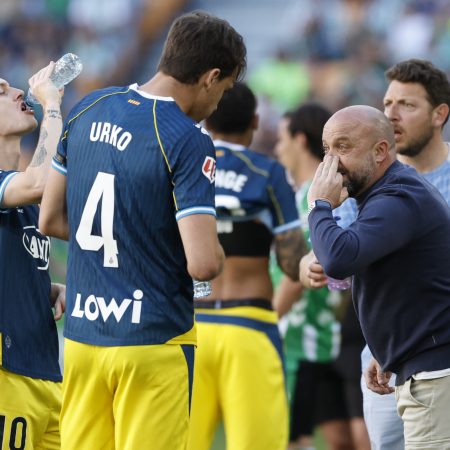 Manolo González celebra un punto clave ante el Betis: “El camino para recuperar la mentalidad es este”