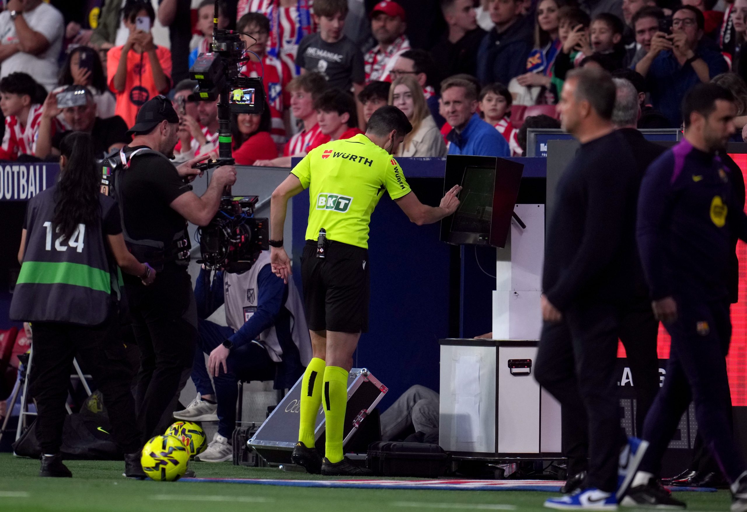 Controversy in the Metropolitano: Refereeing and VAR generate controversy in Atlético-Barsa