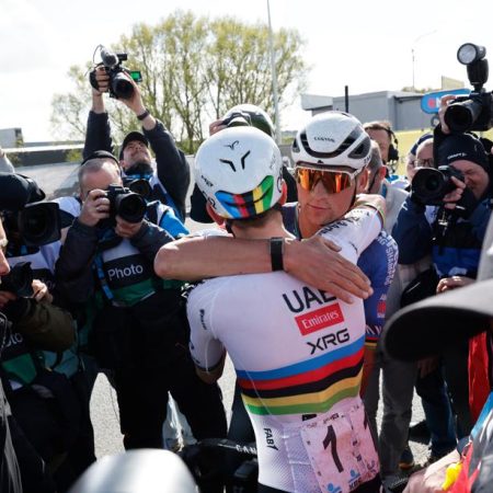 Pogacar se corona en el Tour de Flandes tras un duelo épico con Van der Poel