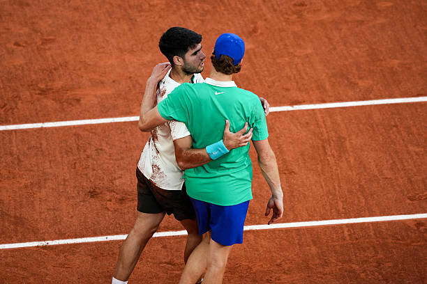 La lesión de Carlos Alcaraz sacude el mundo del tenis: un tiempo de reflexión y esperanza La lesión de Carlos Alcaraz sacude el mundo del tenis: un tiempo de reflexión y esperanza