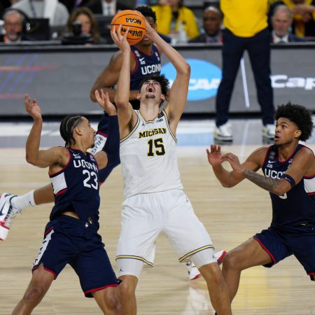 Aday Mara: El Gigante Español que Deslumbra en la NCAA con Visión de Juego de Estrella NBA