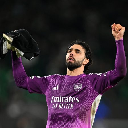 Raya Revalida su Título: El Guardián Español Conquista su Tercer Guante de Oro en la Premier