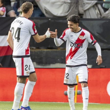 El Rayo Vallecano da un paso gigante hacia las semifinales de la Conference League