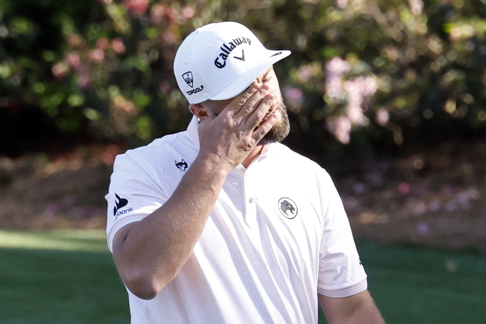 Augusta dresses up: McIlroy and Burns lead a Masters that starts with surprises and Rahm's tough battle