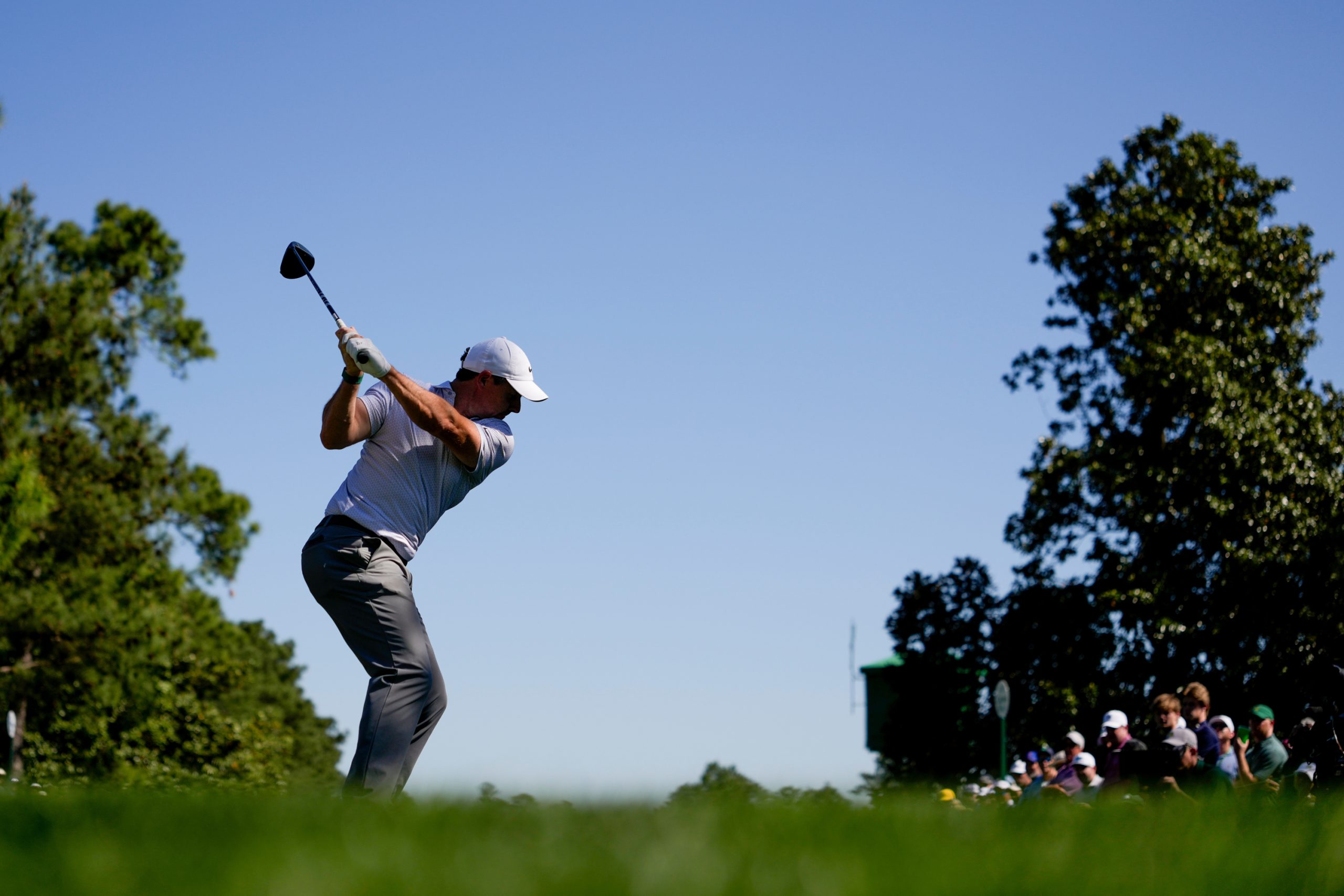 McIlroy Desata su Tormenta en Augusta: Liderazgo Sólido y Sueño del Masters McIlroy Desata su Tormenta en Augusta: Liderazgo Sólido y Sueño del Masters