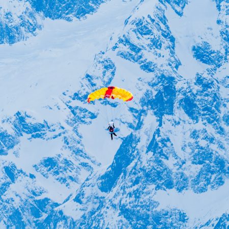 Verbier Desafía la Gravedad: El Show Aéreo que Cierra la Temporada Invernal con Adrenalina Pura