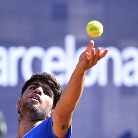 Alcaraz Busca Rebote en Barcelona: Duelo Clave Contra Tomas Machac en el Conde de Godó