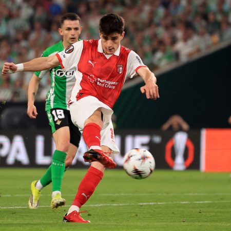 Betis se Desmorona: Un Sueño Europeo Roto en Sevilla