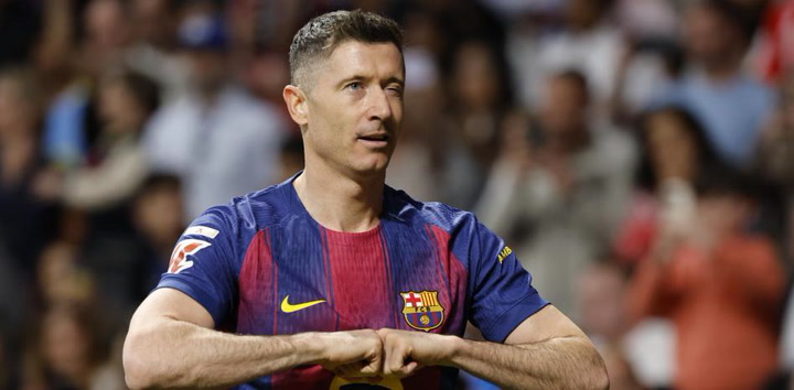 Lewandowski en la Cuerda Floja: ¿Adiós al Camp Nou o Renovación a la Baja? Lewandowski en la Cuerda Floja: ¿Adiós al Camp Nou o Renovación a la Baja?