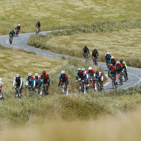 La Ebro Gold Ride: El Fenómeno Cicloturista que Revitaliza el Norte de España