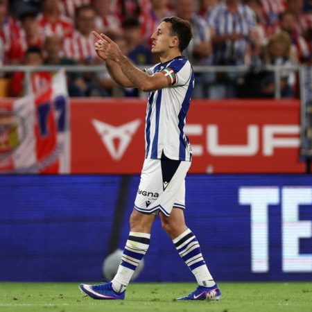 Real Sociedad Celebrates The Cup At Home Against Getafe With Water Up To Our Necks