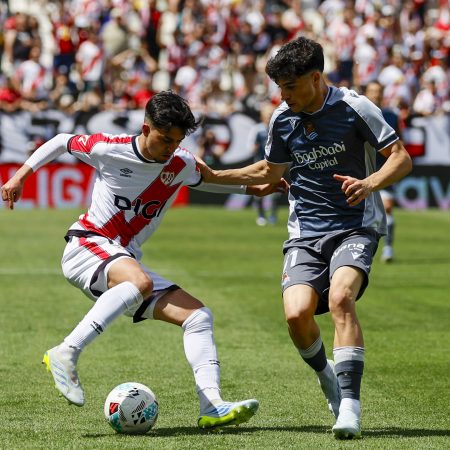 El Rayo Vallecano se aferra a la permanencia tras un emocionante empate frente a la Real Sociedad