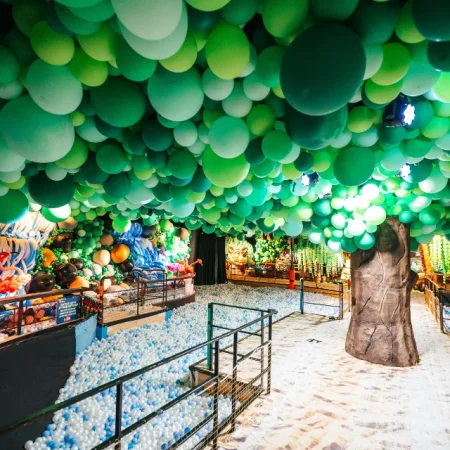 'Balloon Story' Dazzles With Its Recyclable Magic