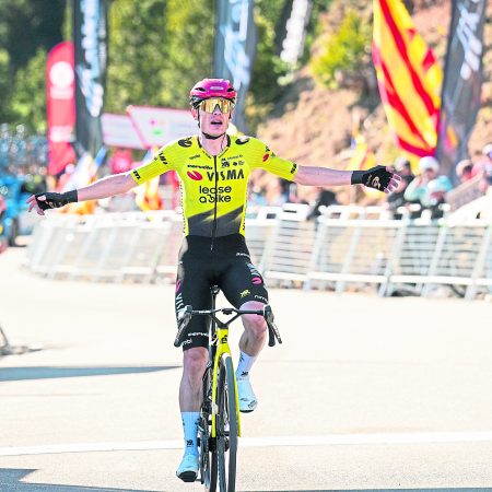 ¡Bomba en el Pelotón! Carapaz Dice Adiós al Giro de Italia y Fija la Mirada en el Tour de Francia
