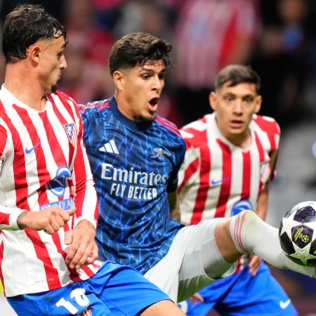 Polémica en Londres: Hincapié clama por penalti no pitado a Eze en el Emirates