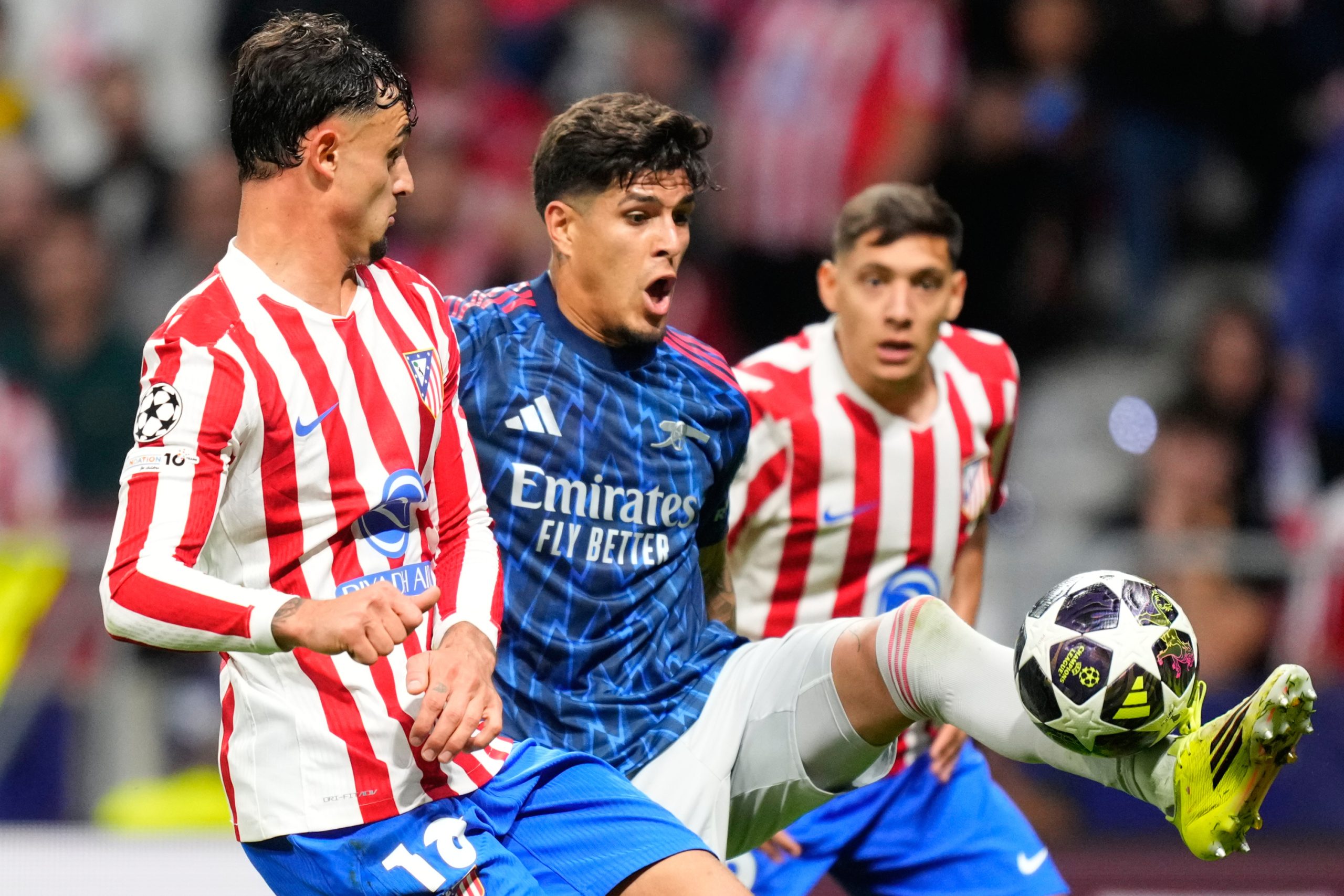 Polémica en Londres: Hincapié clama por penalti no pitado a Eze en el Emirates Polémica en Londres: Hincapié clama por penalti no pitado a Eze en el Emirates