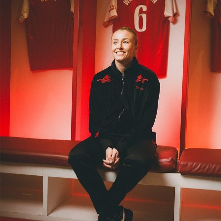 ¡Leah Williamson se queda en el Arsenal! La capitana extiende su legado hasta 2028