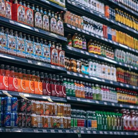 ¡Alerta Roja en la Salud Juvenil! Las Bebidas Energéticas, un Peligro Oculto Bajo Colores y Sabores Atractivos