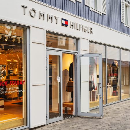 ¡Revolución Estival! Renueva Tu Armario con Estilo y Ahorro: Tommy Hilfiger en Oferta