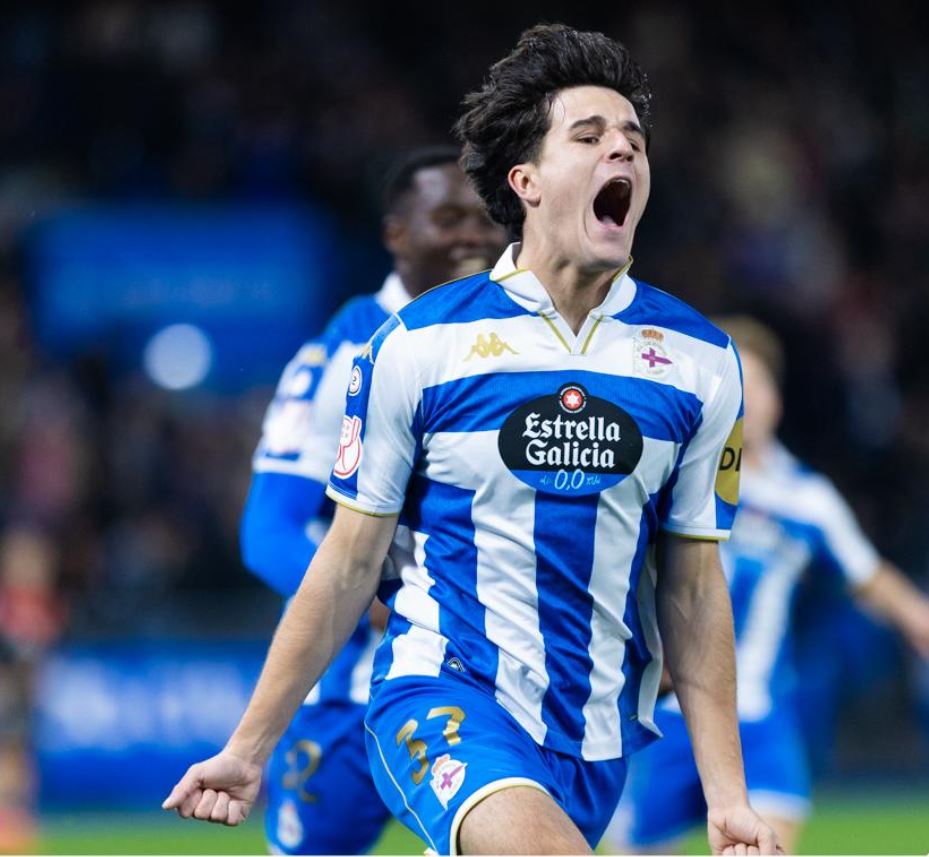 Noé Carrillo, el joven talento que seduce a Riazor: ¡Renovación hasta 2029! Noé Carrillo, el joven talento que seduce a Riazor: ¡Renovación hasta 2029!