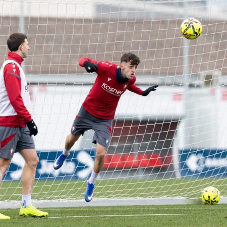Osasuna Prepares To Receive Leader Barcelona With An Air Of Uncertainty And A Tide Of Young Fans